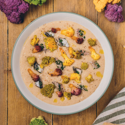 Crema di pane con cavoli croccanti allo zafferano