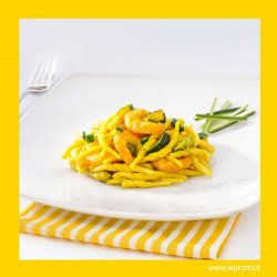 Trofie gialle con gamberi e zucchine