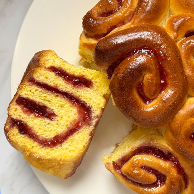 Torta di rose e lamponi con Zafferano Leprotto