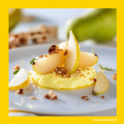Crema di formaggio allo zafferano con pere