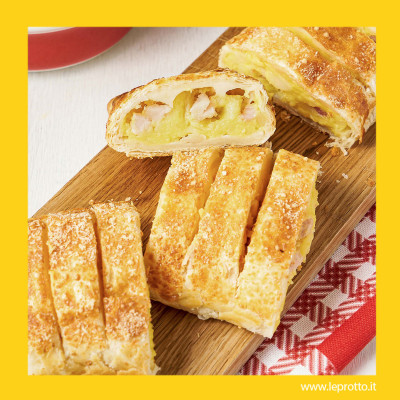 Strudel di patate allo zafferano ripieni di formaggio e pancetta