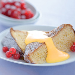 Pandoro con crema di zabaione allo zafferano