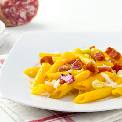 Penne rigate con salame, pecorino e Zafferano Leprotto