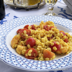 Insalata d’orzo con gamberi allo zafferano