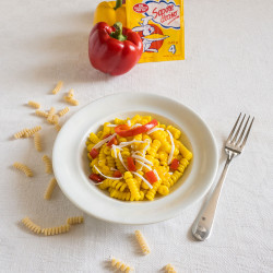 Pasta, peperoni e ricotta salata allo Zafferano Leprotto