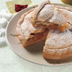 Torta ripiena di mele e crema pasticcera allo Zafferano