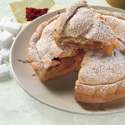 Torta ripiena di mele e crema pasticcera allo Zafferano