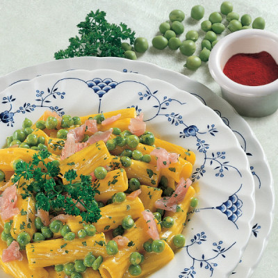 Tortiglioni con Salmone e Piselli allo Zafferano