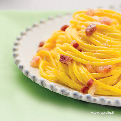 Spaghetti alla Carbonara in giallo