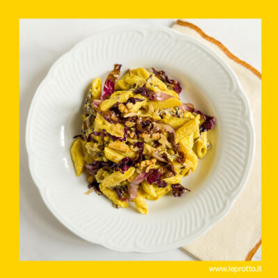 Penne gialle ricotta, radicchio e noci