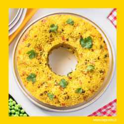 Ciambella di riso giallo con verdure