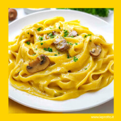 Tagliatelle ai funghi Champignon e Zafferano Tagliatelle ai funghi Champignon e Zafferano