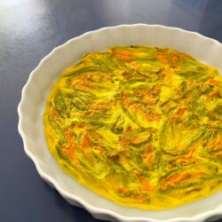 Frittata ai fiori di zucca e Zafferano Leprotto Frittata ai fiori di zucca e Zafferano Leprotto