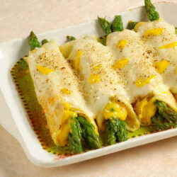 Crepes ripiene asparagi e zafferano Crepes ripiene asparagi e zafferano