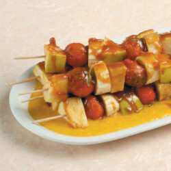 Spiedini di frutta con salsa d’ananas allo zafferano