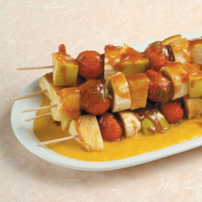 Spiedini di frutta con salsa d’ananas allo zafferano