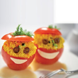 Omino di pomodoro con zafferano e cous cous alle verdure